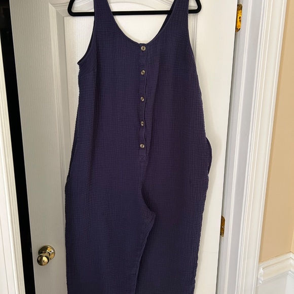 Isabel Maternity by Ingrid & Isabel | Gauze Maternity Jumpsuit | Navy | XXL - Picture 4 of 7